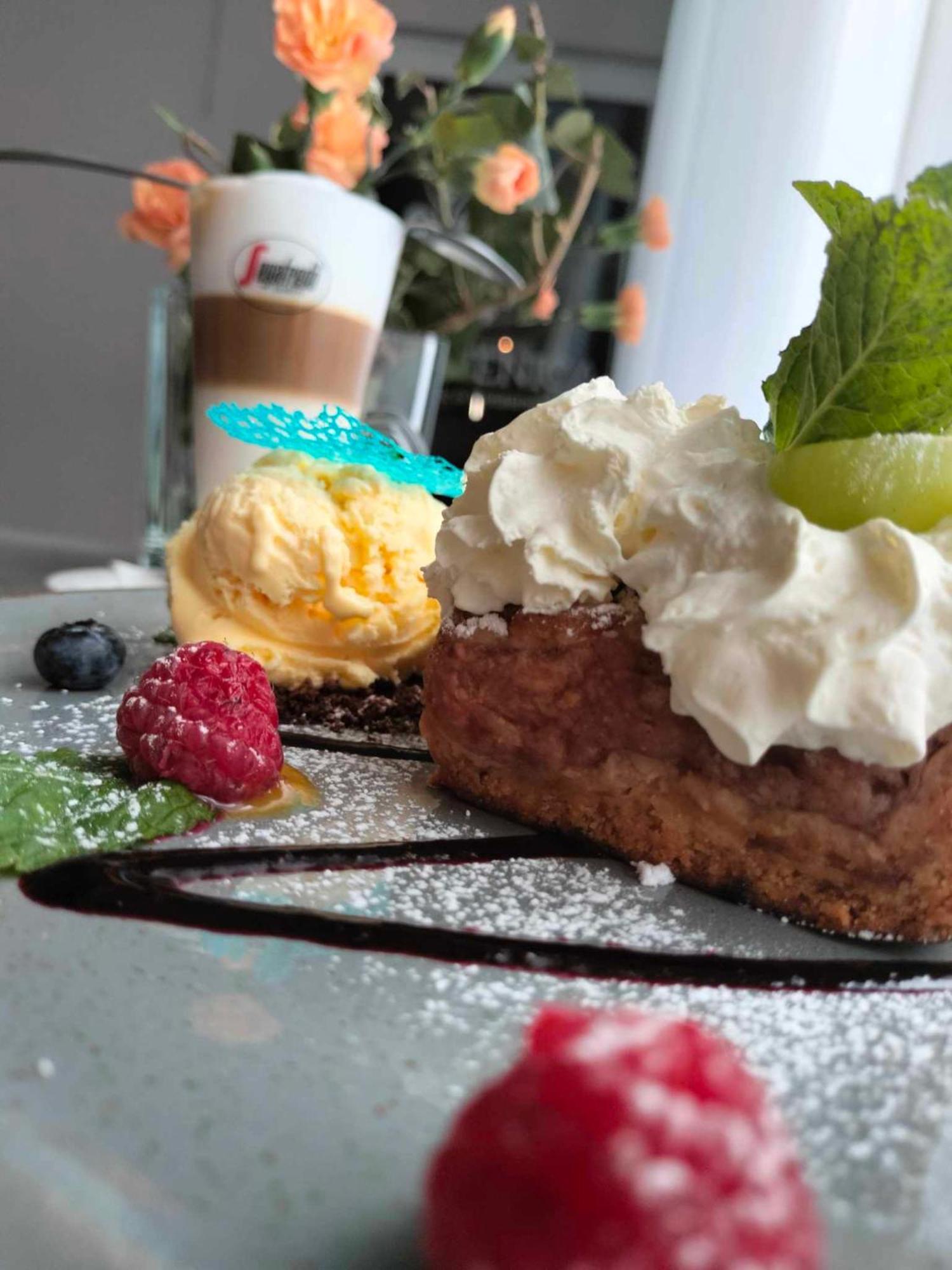 Kamienica Pokoje & Restauracja オパレニツァ エクステリア 写真